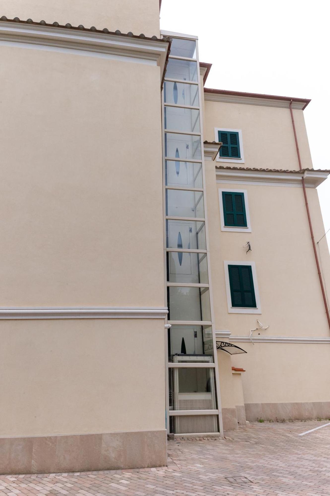 Abitare Il Tempo-Elegante E Moderno-Ad 1 Bus Da Roma Apartment Velletri Luaran gambar